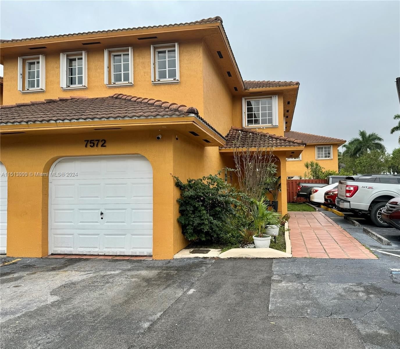 Real estate property located at 7572 176th St #7572, Miami-Dade County, LILANDIA ESTATES CONDO, Hialeah, FL
