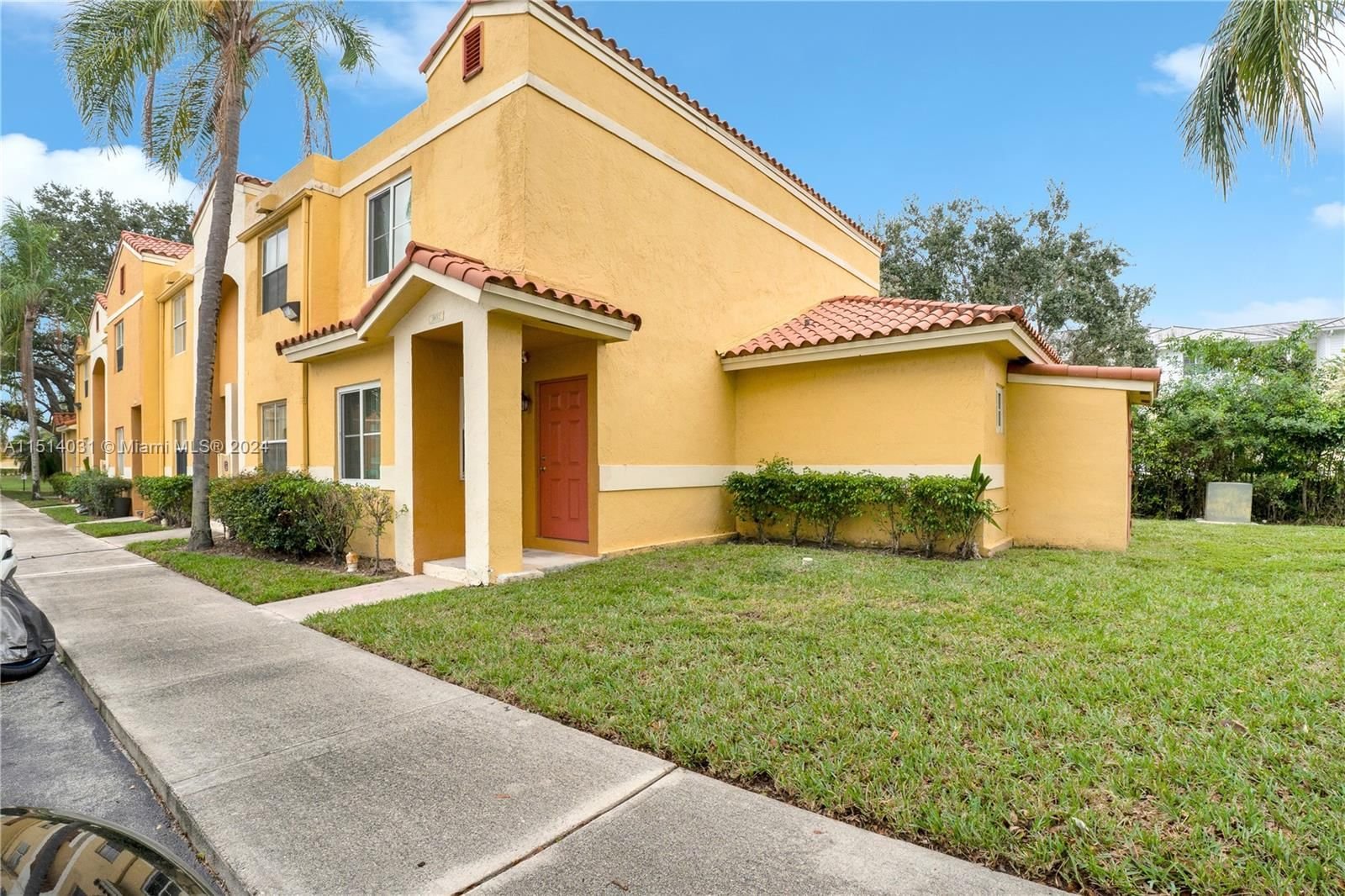 Real estate property located at 3832 90th Ave #3832, Broward County, SORRENTO LAKES AT SUNRISE, Sunrise, FL