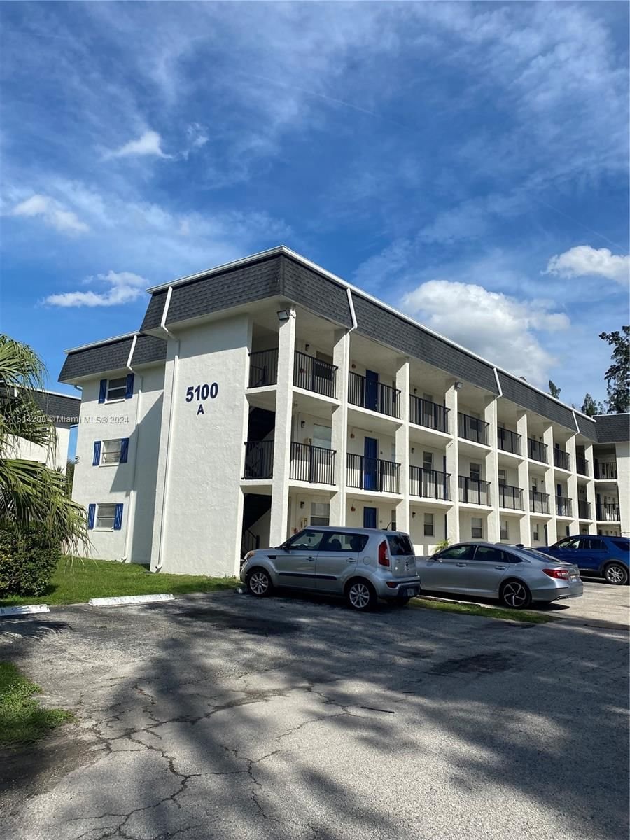 Real estate property located at 5100 64th Ave #305, Broward County, ETON COUNTRYSIDE I CONDO, Davie, FL