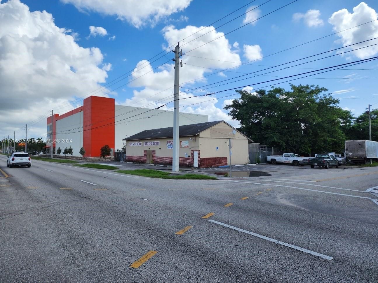 Real estate property located at 23095 Dixie Hwy, Miami-Dade, Miami, FL