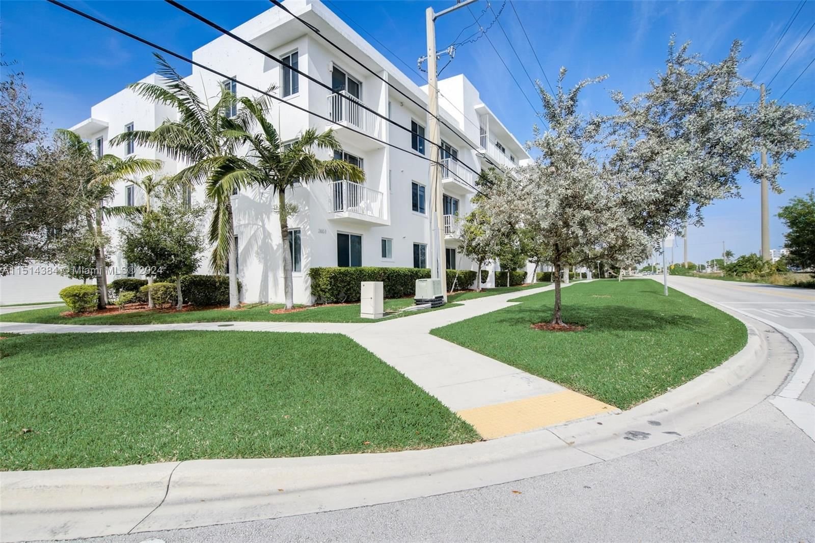 Real estate property located at 2651 212th Ter #300, Miami-Dade County, WEITZER AVENTURA PLACE CO, Miami, FL