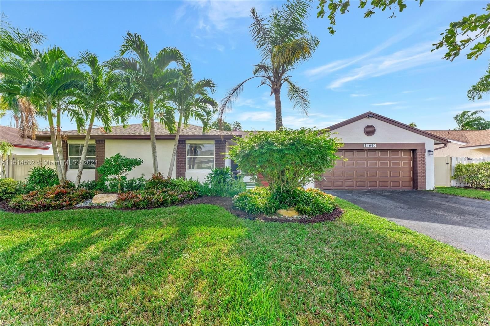 Real estate property located at 14640 Highland Springs Ct, Broward County, SHENANDOAH SECTION FOUR, Davie, FL