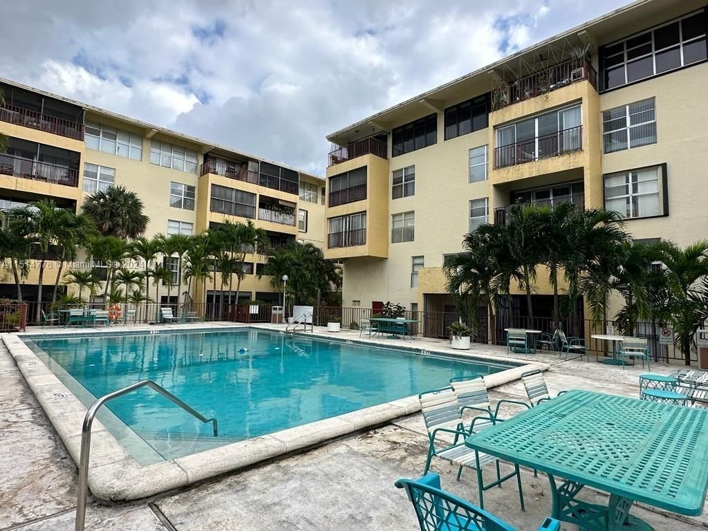 Real estate property located at 8775 Park Blvd #111, Miami-Dade County, FERNWOODS CONDO NO 1, Miami, FL