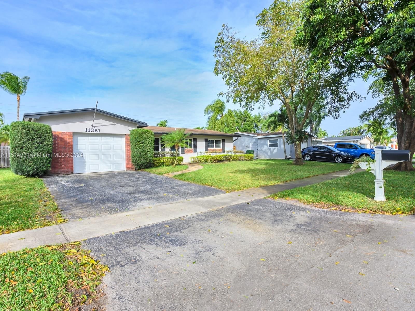 Real estate property located at 11351 23rd St, Broward County, PEMBROKE LAKES SEC 4, Pembroke Pines, FL
