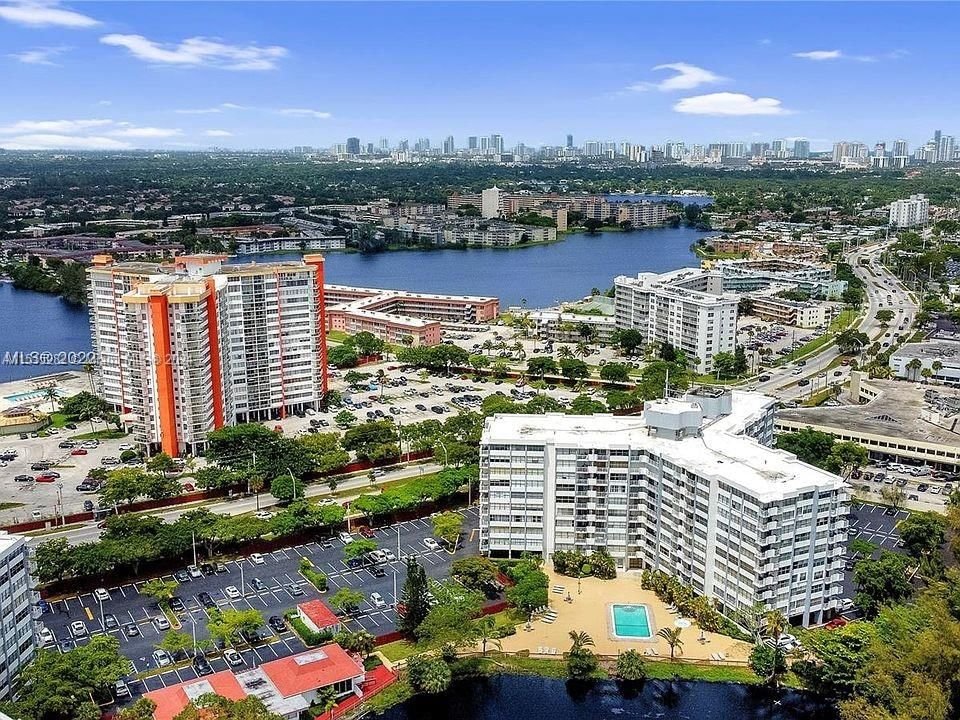 Real estate property located at 1300 Miami Gardens Dr #620E, Miami-Dade County, WILSHIRE CONDO, Miami, FL