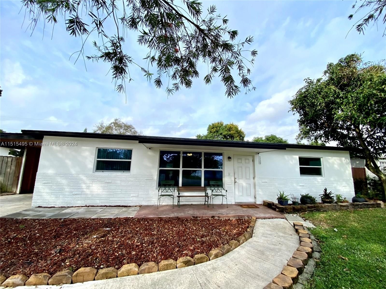Real estate property located at 5731 53rd Ter, Broward County, SILVER LAKE, Davie, FL