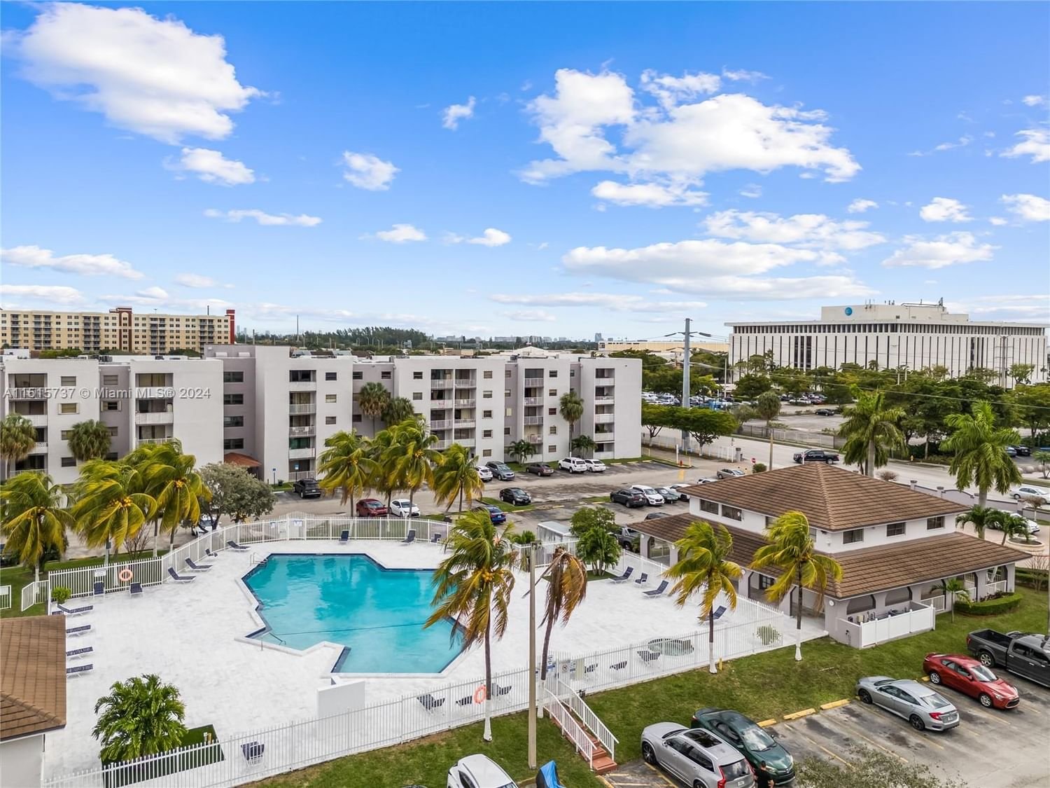 Real estate property located at 8075 7th St #317, Miami-Dade County, FONTAINEBLEAU GARDENS CON, Miami, FL