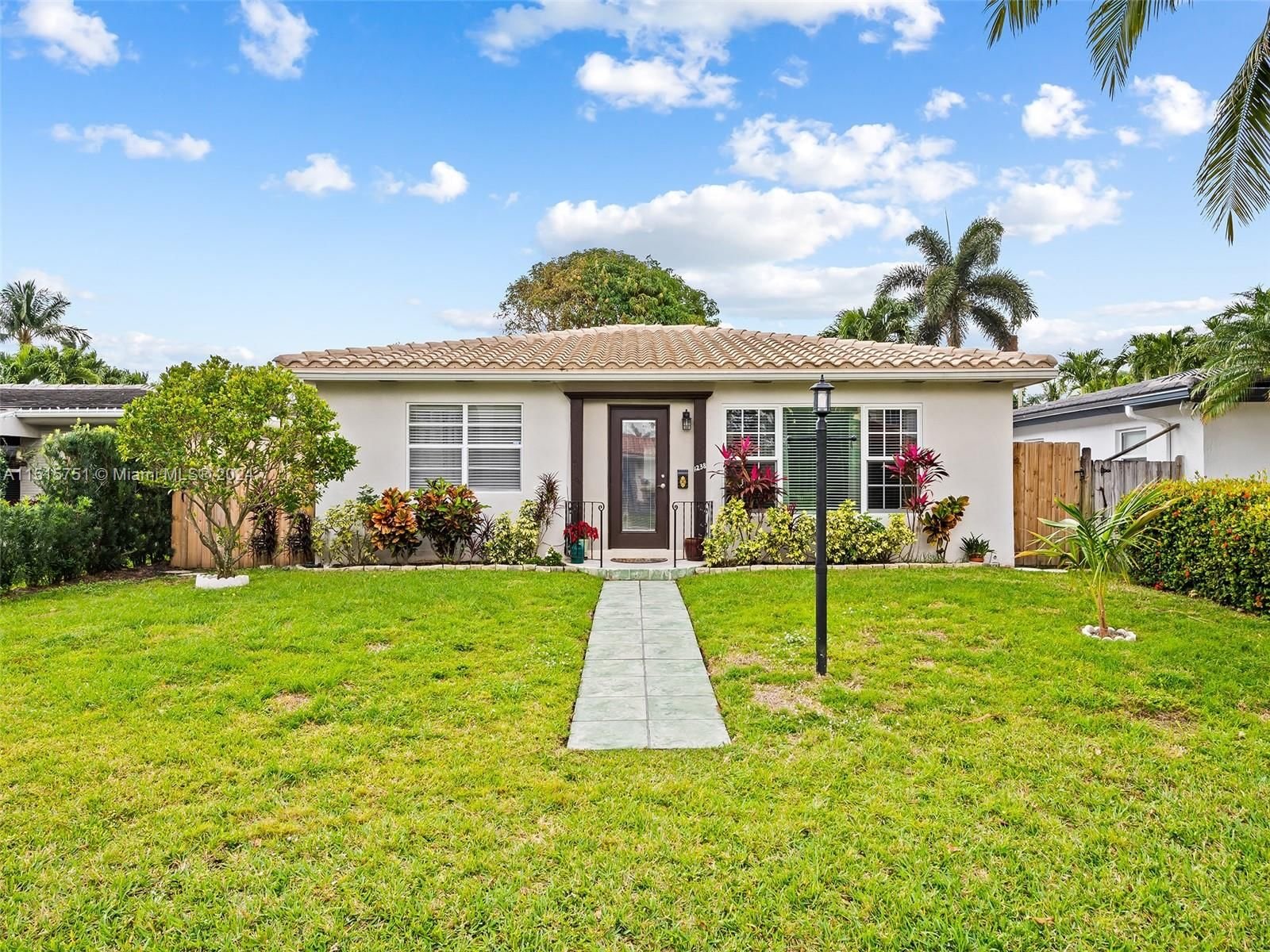 Real estate property located at 1238 Lincoln St, Broward County, HOLLYWOOD LAKES SECTION, Hollywood, FL