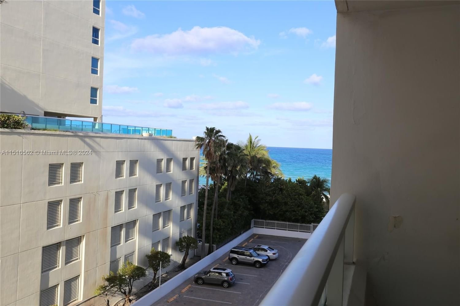 Real estate property located at 5005 COLLINS AV #523, Miami-Dade County, THE CARRIAGE CLUB, Miami Beach, FL