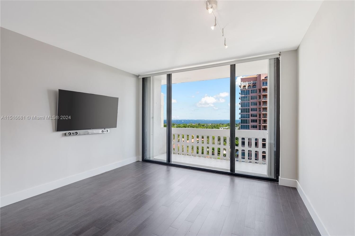Real estate property located at 90 Edgewater Dr PH06, Miami-Dade County, GABLES WATERWAY TOWERS CO, Coral Gables, FL