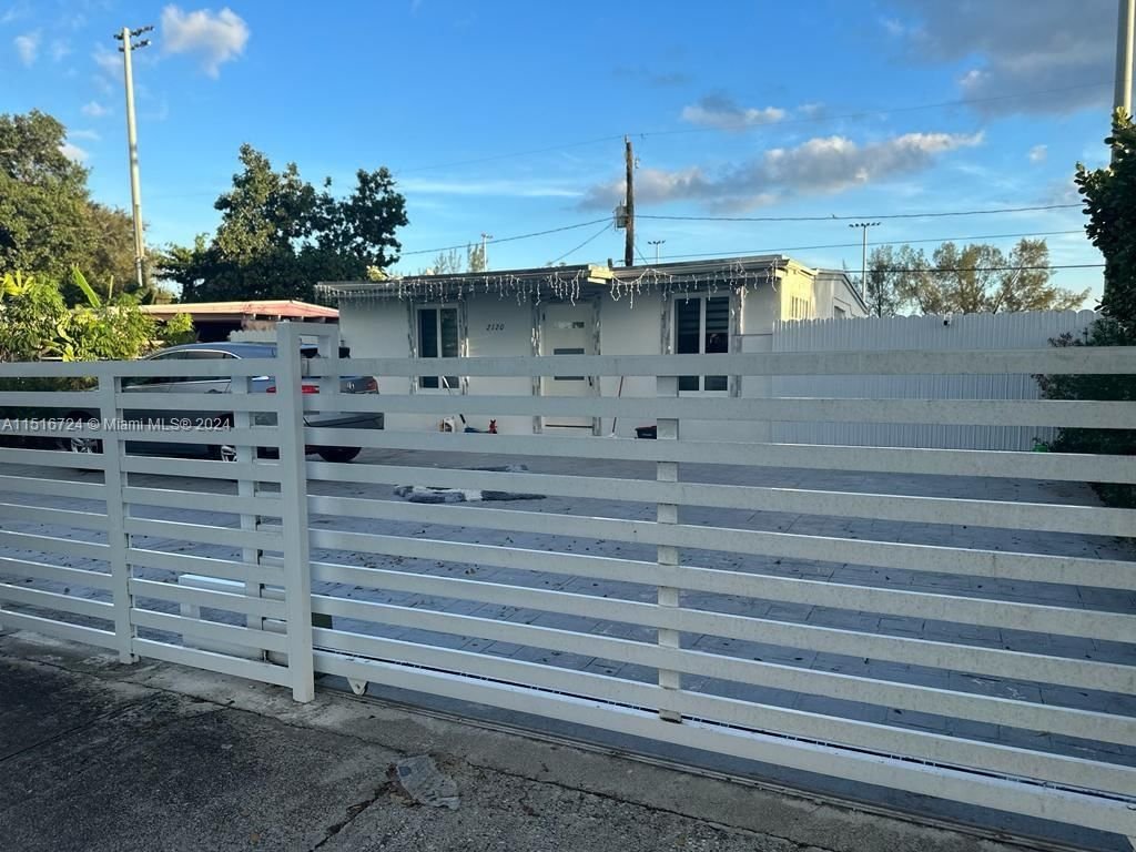 Real estate property located at 2120 York St, Miami-Dade County, MAGNOLIA GARDENS CONSOLID, Opa-Locka, FL