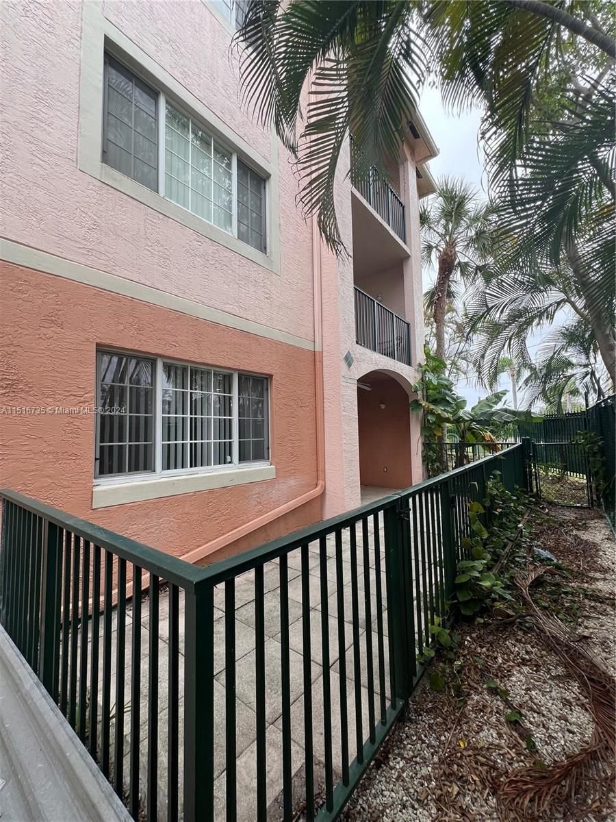Real estate property located at 2015 10th Ave #102, Broward County, VILLAGE EAST CONDO, Fort Lauderdale, FL