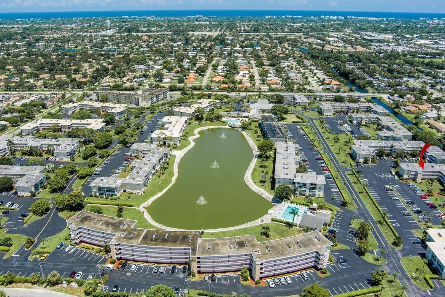 Real estate property located at 2615 Gardens #302, Palm Beach County, LAKE CLARKE GARDENS CONDO, Lake Worth, FL