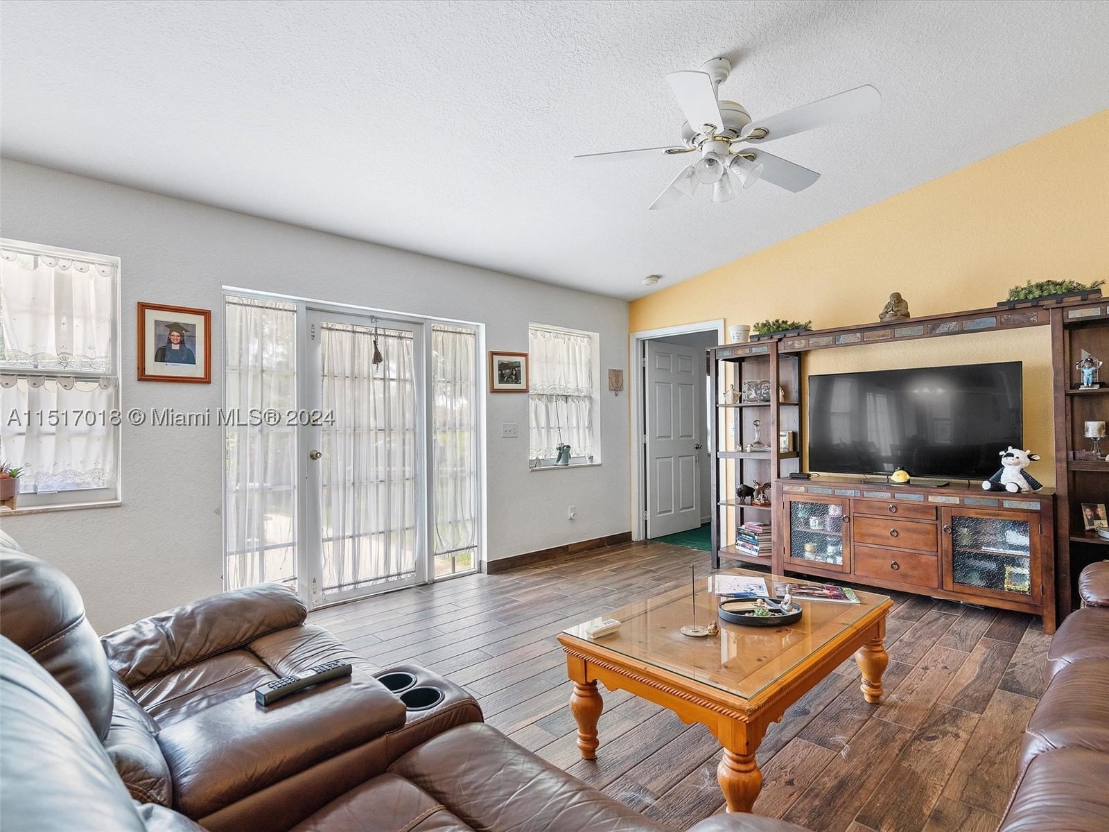 Real estate property located at 5901 160th Ave, Broward, Chambers Land Co Sub Se1/, Southwest Ranches, FL