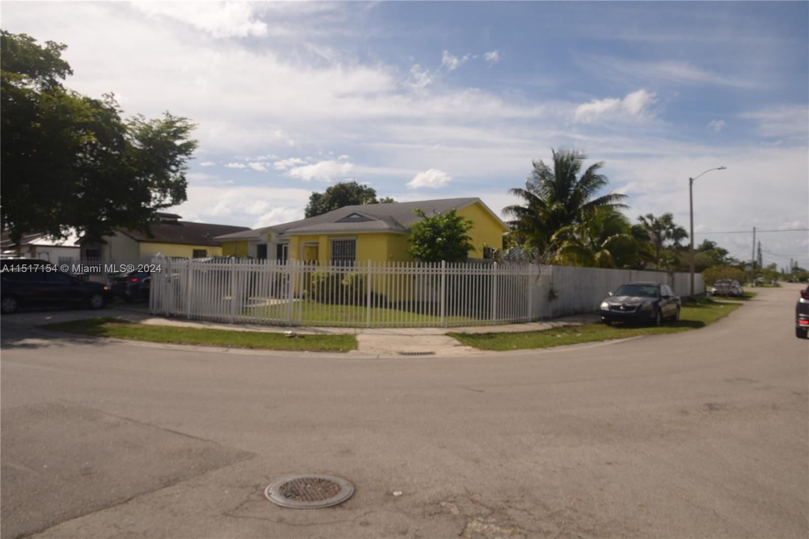 Real estate property located at 18500 114th Ct, Miami-Dade County, GRAPEVINE, Miami, FL