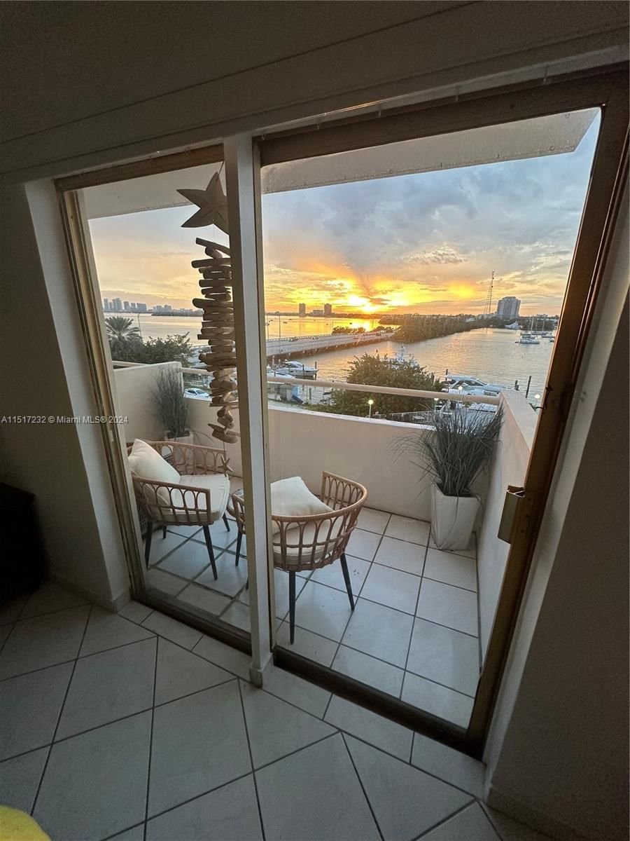 Real estate property located at 7904 West Dr #407, Miami-Dade County, BAYSHORE YACHT & TENNIS C, North Bay Village, FL