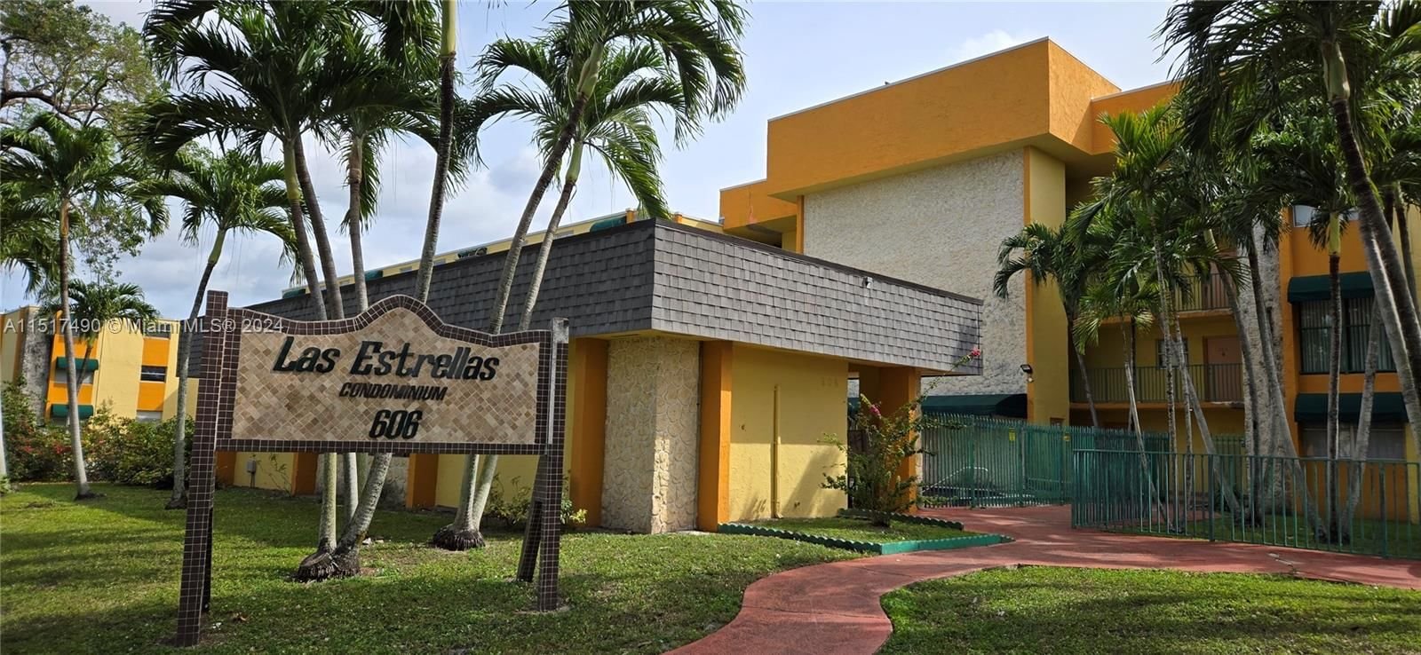 Real estate property located at 606 81st St #117, Miami-Dade County, LAS ESTRELLAS CONDO, Hialeah, FL
