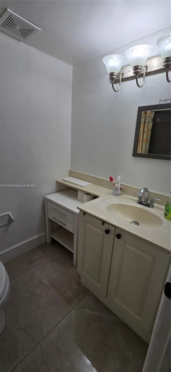 Real estate property located at 606 81st St #117, Miami-dade, Las Estrellas Condo, Hialeah, FL