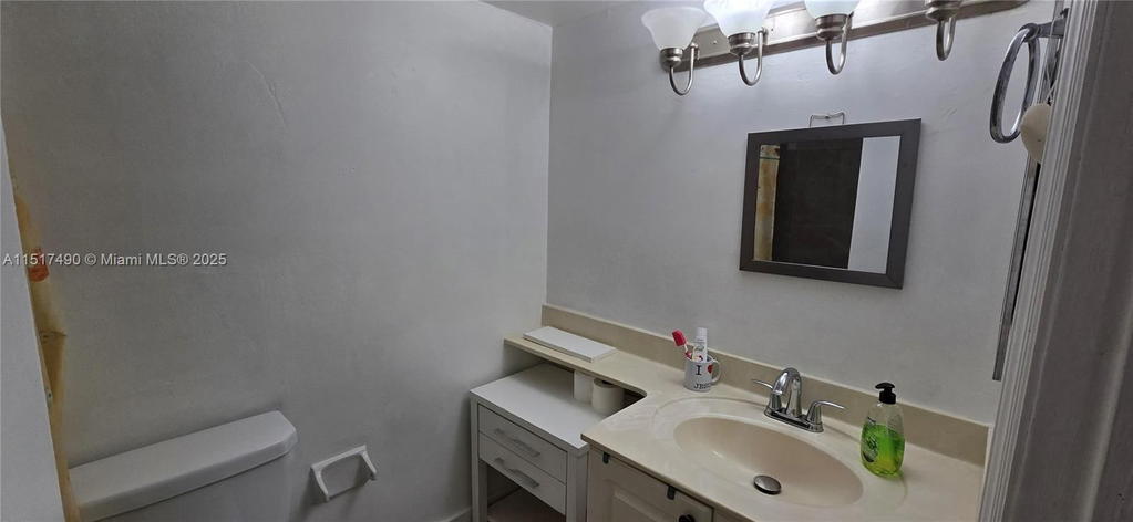 Real estate property located at 606 81st St #117, Miami-dade, Las Estrellas Condo, Hialeah, FL