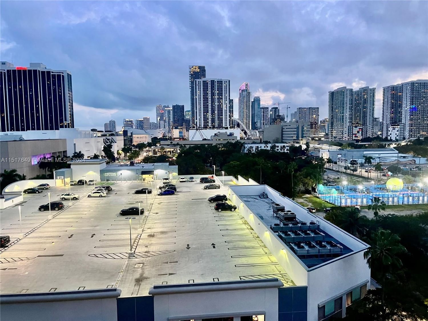 Real estate property located at 275 18th St #904, Miami-Dade County, 1800 BISCAYNE PLAZA CONDO, Miami, FL