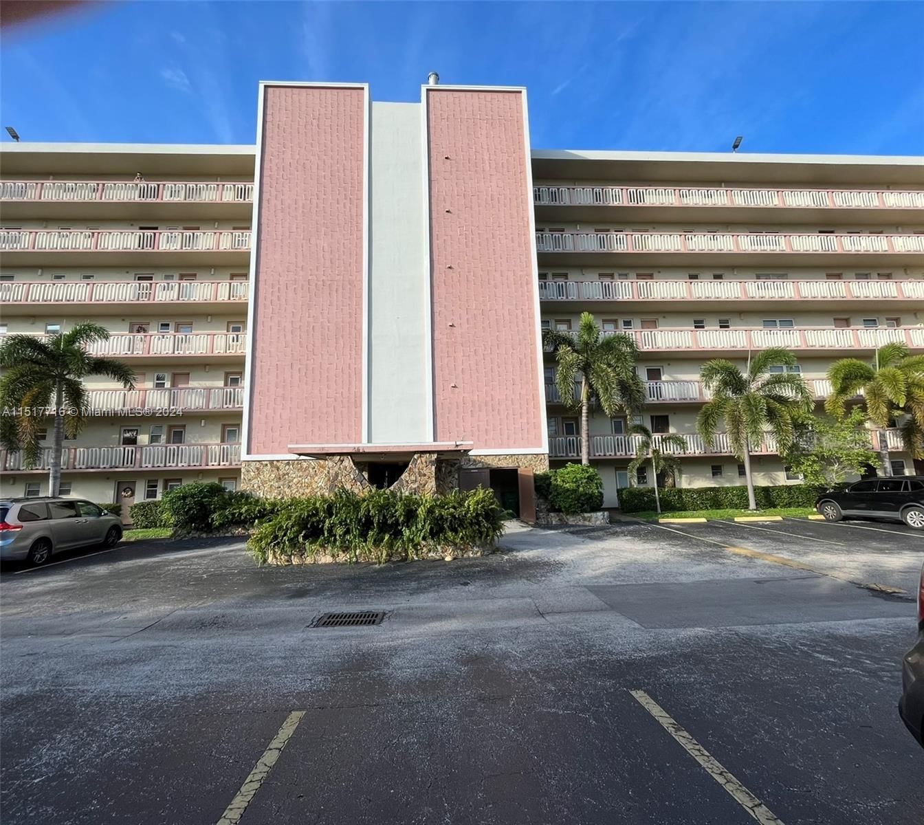 Real estate property located at 901 14th Ave #204, Broward County, Meadowbrook Condo, Hallandale Beach, FL