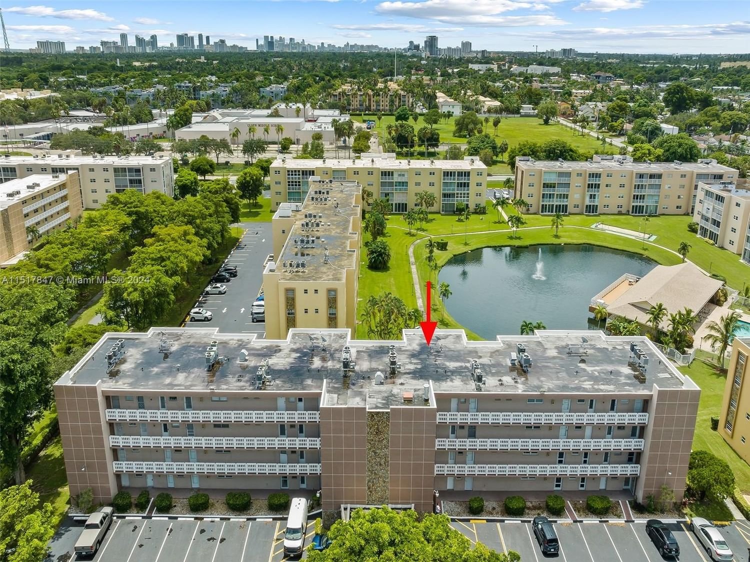 Real estate property located at 206 10th St #401, Broward County, MEADOWBROOK LAKES CONDO, Dania Beach, FL
