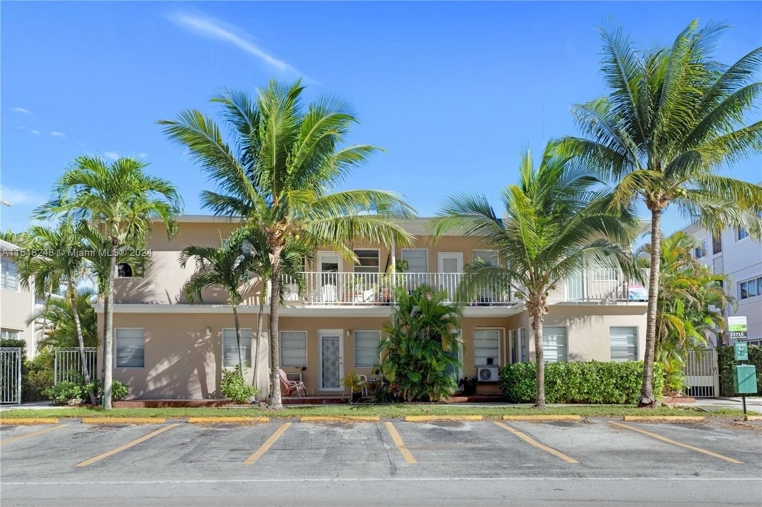 Real estate property located at 7909 East Dr #204, Miami-Dade County, HARBOR CONDO, North Bay Village, FL