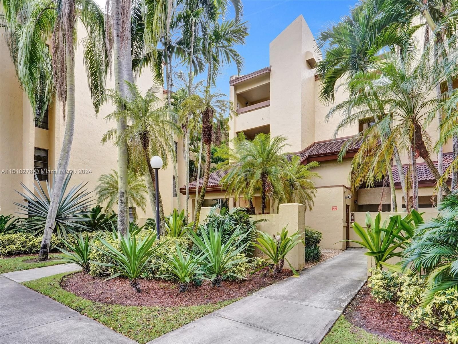 Real estate property located at 9285 125th Ave #201, Miami-Dade County, KENLAND POINTE CONDO IV, Miami, FL