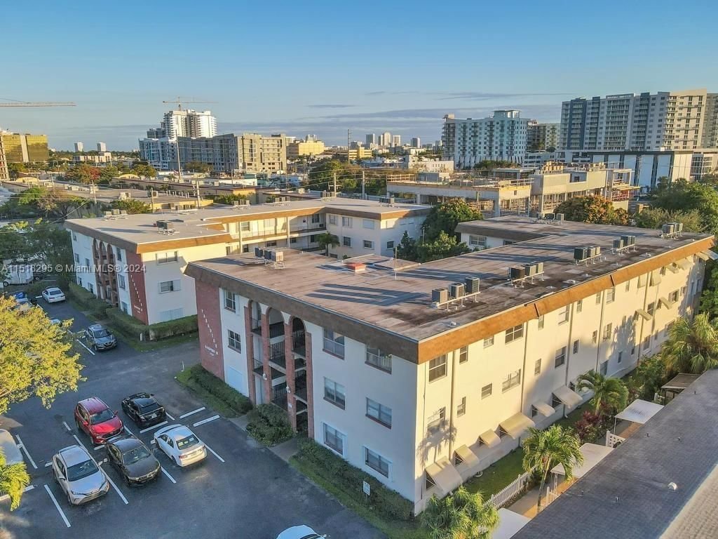 Real estate property located at 2210 Taylor St #106, Broward County, PARADISE GARDENS III COND, Hollywood, FL