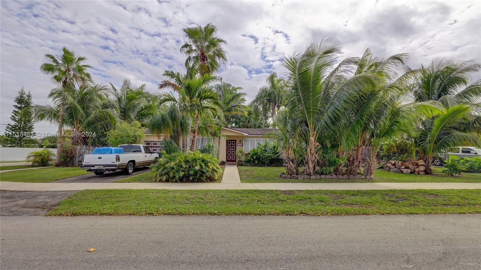 Real estate property located at 20221 104th Ct, Miami-Dade County, BENSON MANOR 1ST ADDN, Cutler Bay, FL