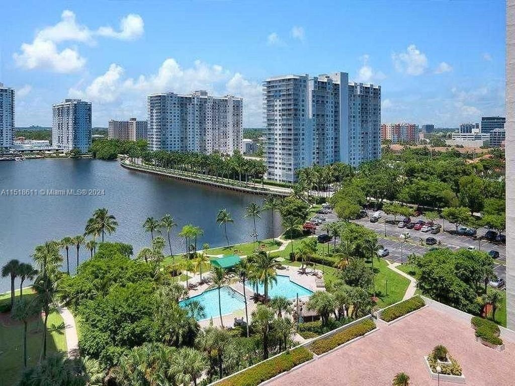 Real estate property located at 18151 31st Ct #1202, Miami-Dade County, THE CLIPPER AT BISC COVE, Aventura, FL