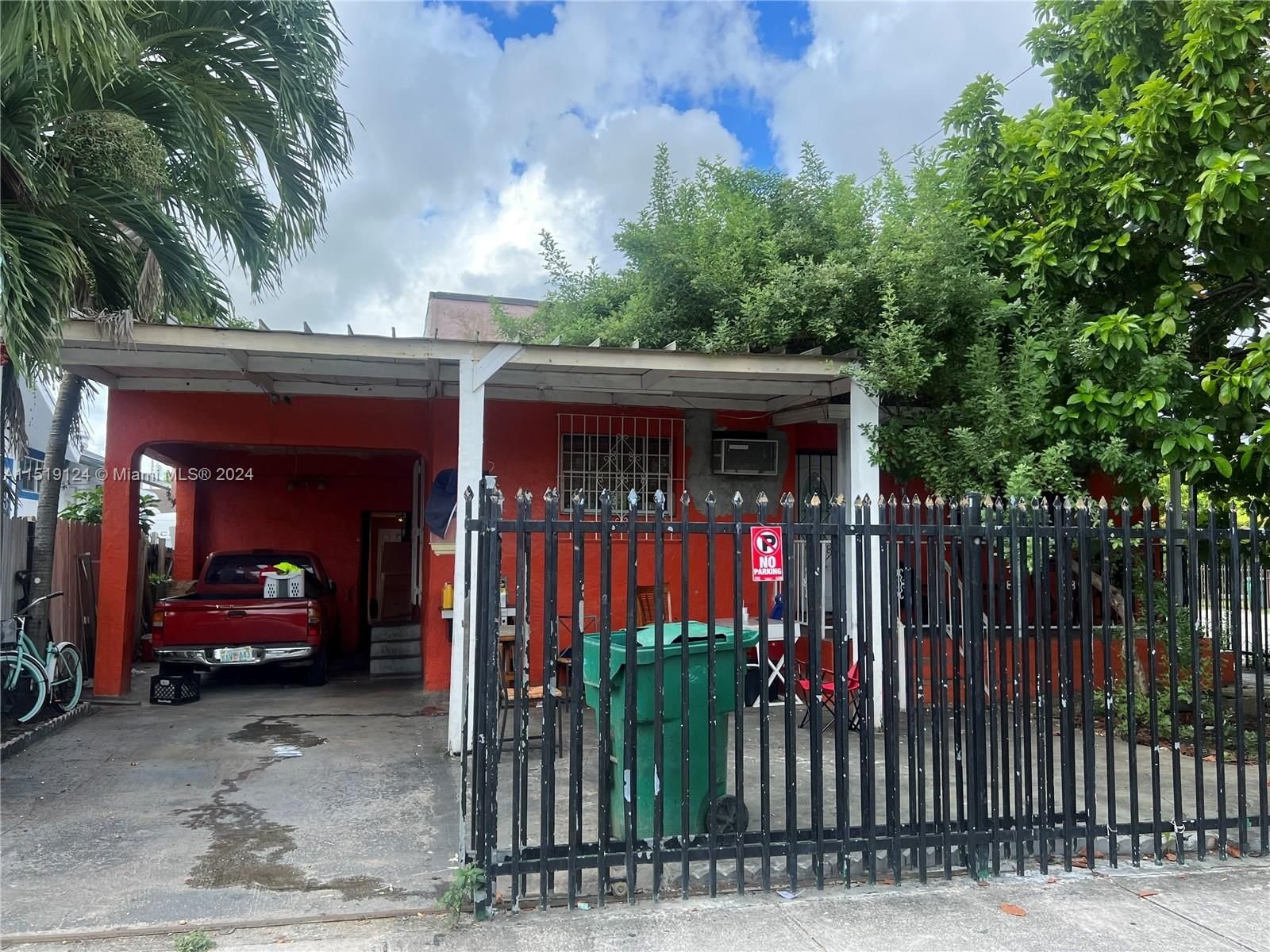 Real estate property located at 2052 27 St, Miami-Dade County, ROSEMONT PARK, Miami, FL