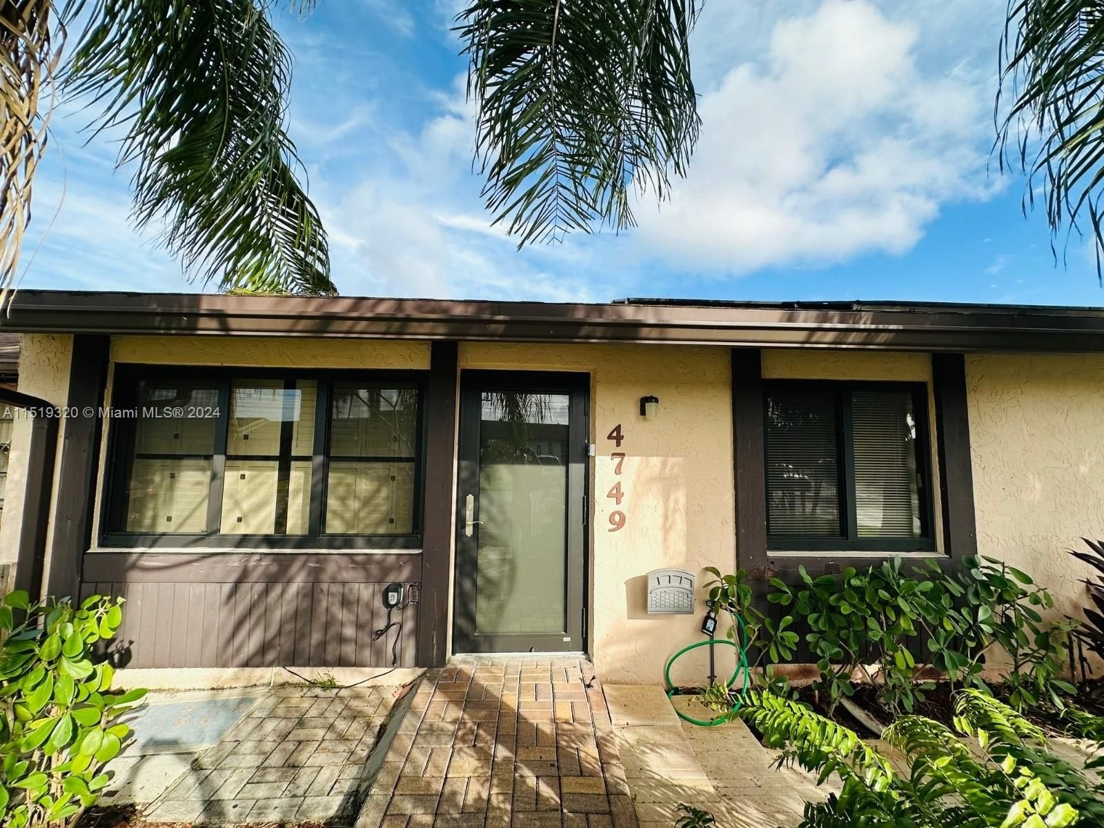 Real estate property located at 4749 135th Pl, Miami-Dade County, Woodbury Townhomes, Miami, FL