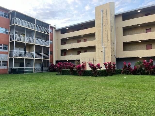 Real estate property located at 3600 21st St #301, Broward County, SUNSET HILLS I CONDOMINIU, Lauderdale Lakes, FL
