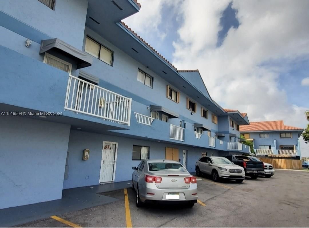 Real estate property located at 220 68th St #206, Miami-Dade County, VILLAS ANDALUCIA CONDO, Hialeah, FL