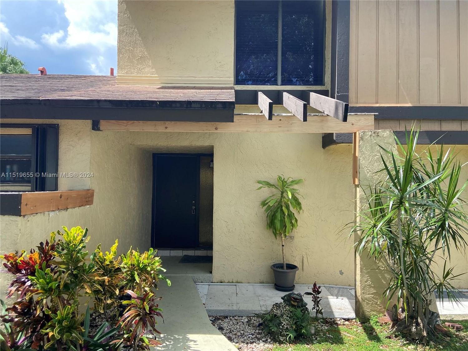 Real estate property located at 7100 127th Ct, Miami-Dade, WOODGATE, Miami, FL