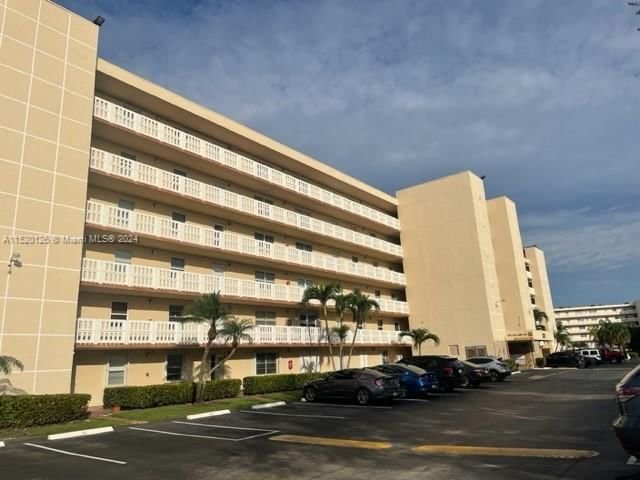 Real estate property located at 321 3rd St #408, Broward County, MEADOWBROOK LAKES VIEW CO, Dania Beach, FL