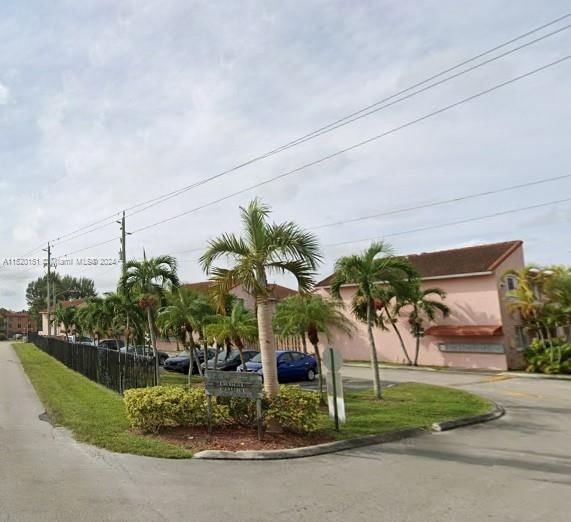 Real estate property located at 8023 Lake Dr #105, Miami-Dade County, DORAL COURT CONDO, Doral, FL