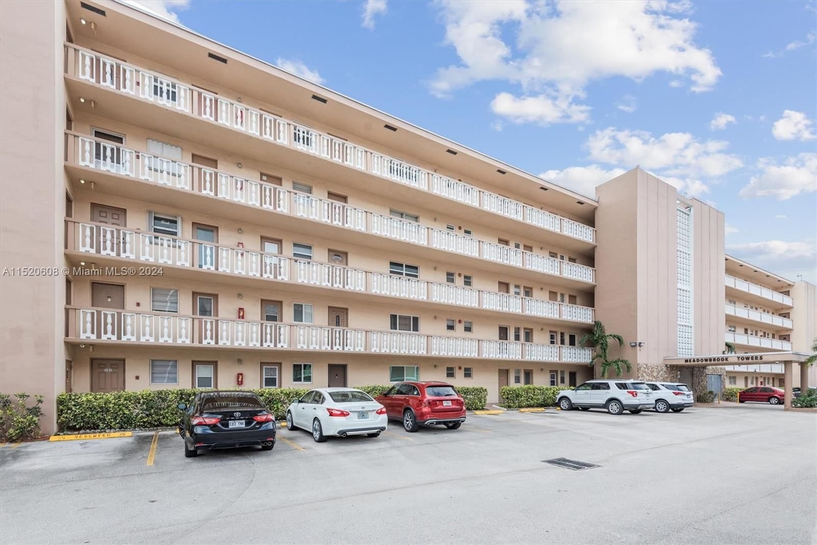 Real estate property located at 233 14th Ave #204, Broward County, MEADOWBROOK TOWERS CONDO, Hallandale Beach, FL