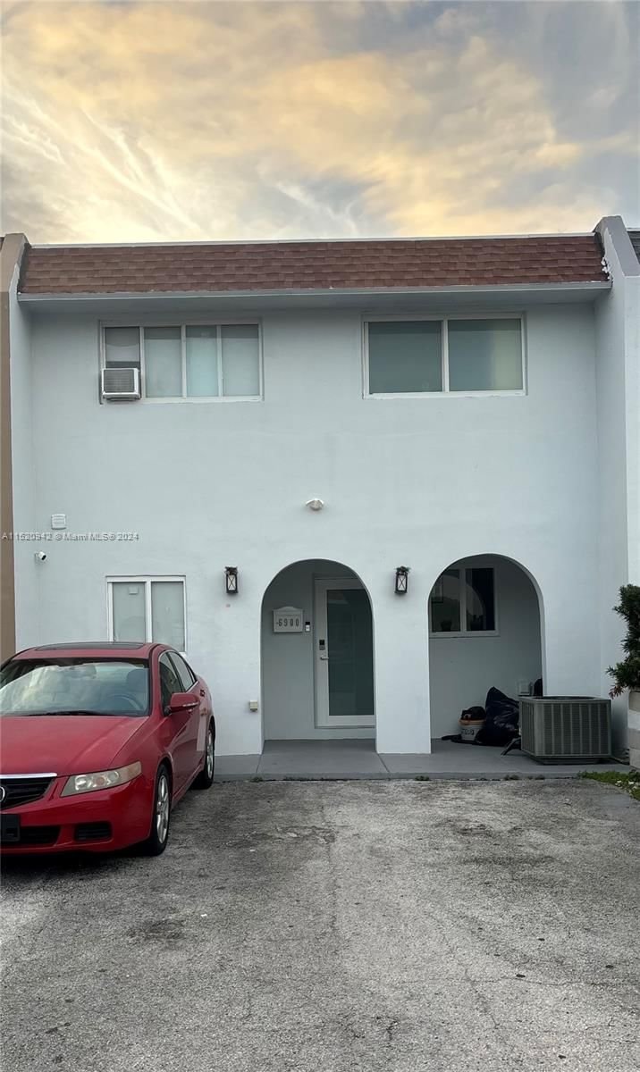 Real estate property located at 6900 2nd Way, Miami-Dade County, 2ND ADDN TO PALM SPRINGS, Hialeah, FL