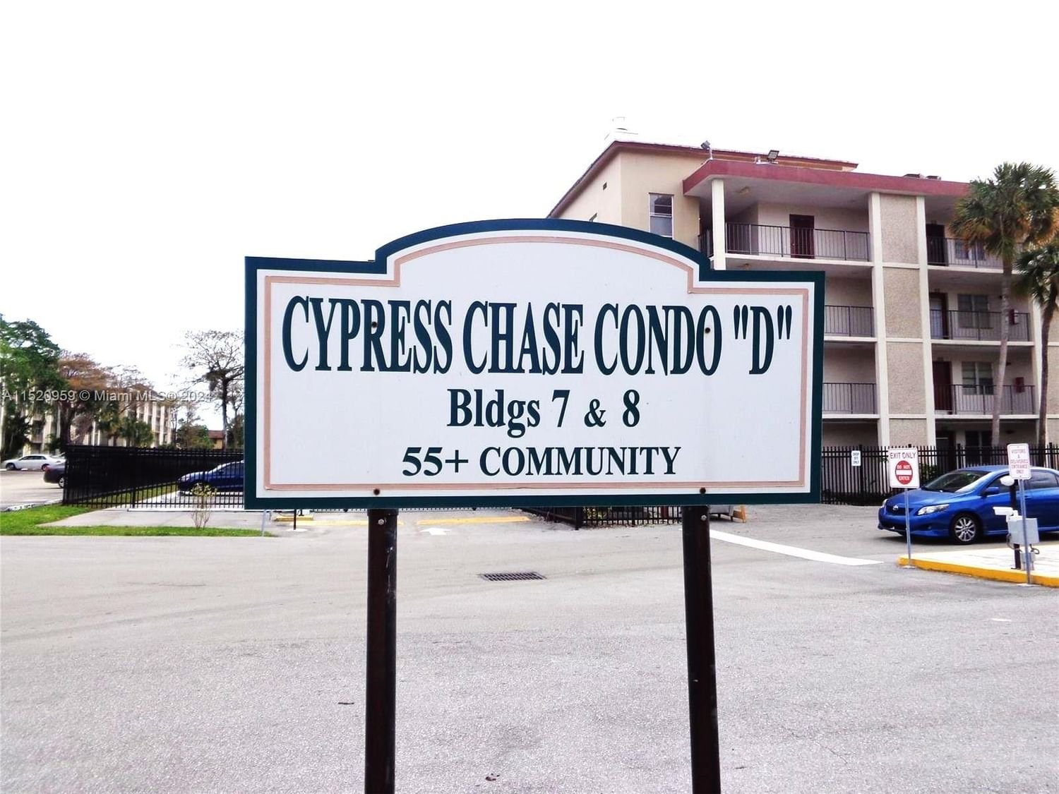 Real estate property located at 2650 49th Ave #215, Broward County, CYPRESS CHASE CONDO NO 7, Lauderdale Lakes, FL