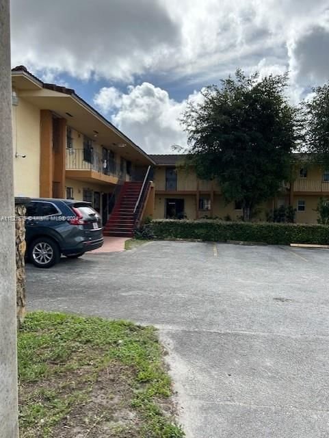 Real estate property located at 4050 135th St #17-2, Miami-Dade County, VILLA BISCAYA JARDINES CO, Opa-Locka, FL