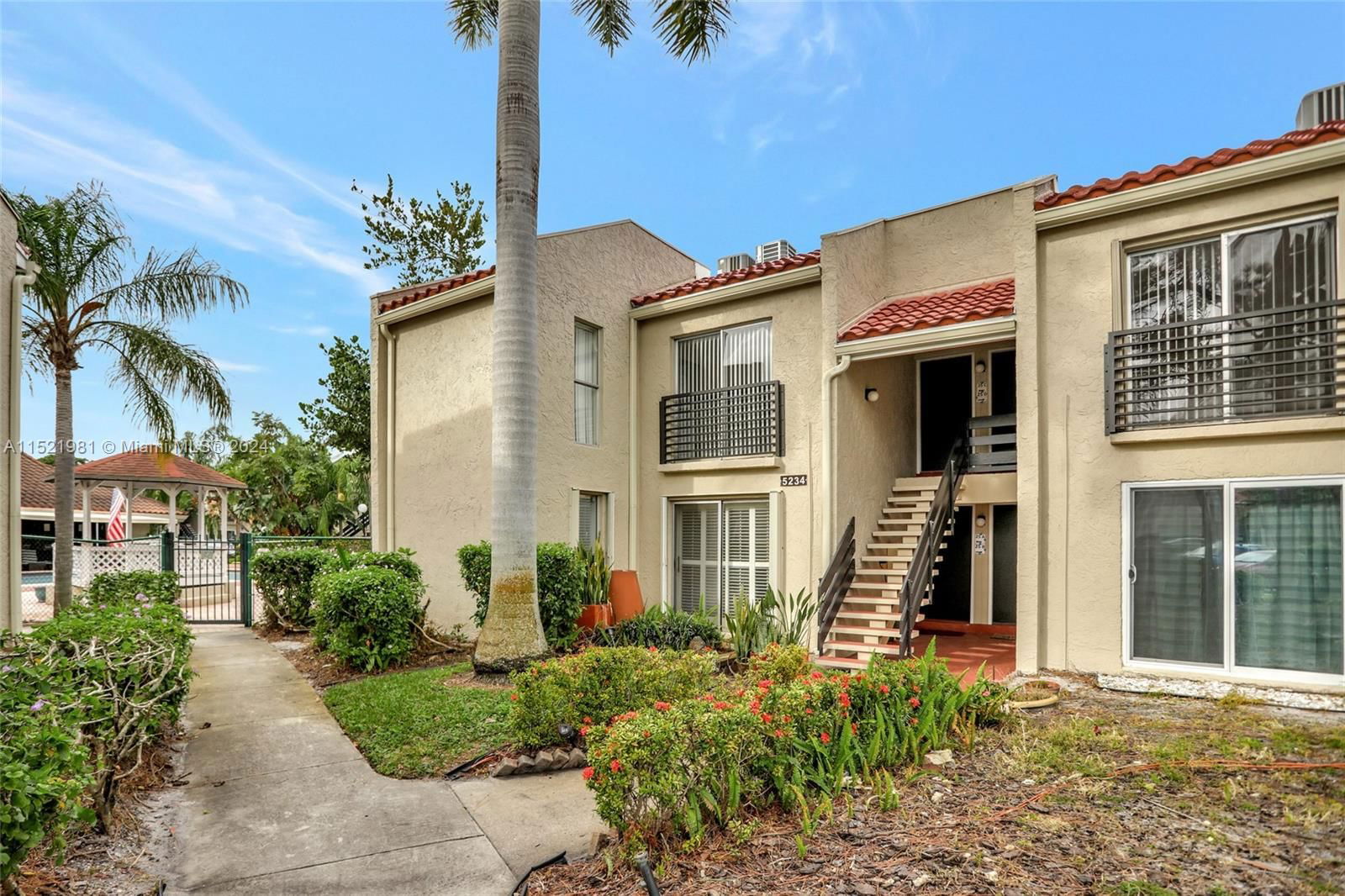 Real estate property located at 5234 6th Ave A25, Broward, EMBARCADERO CONDO, Oakland Park, FL