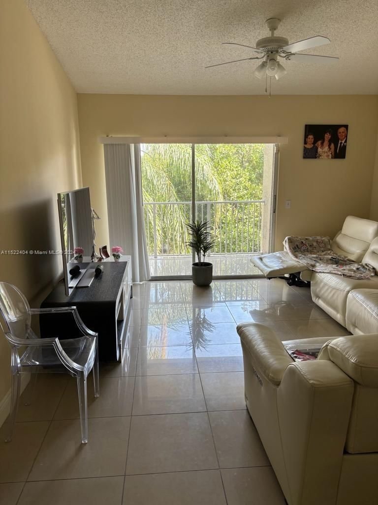 Real estate property located at 5055 Wiles Rd #301, Broward County, EVERGREEN LAKES CONDO, Coconut Creek, FL