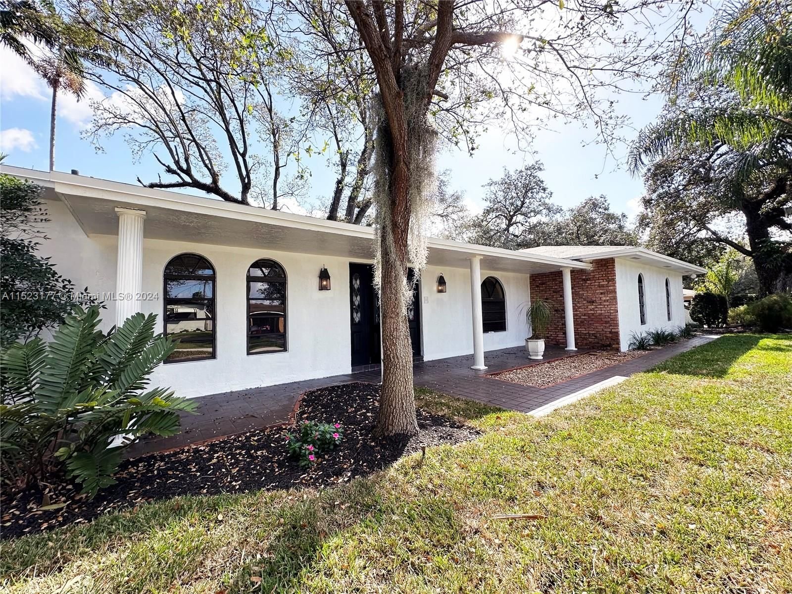 Real estate property located at 18861 17th Ave, Miami-Dade County, ROLLING OAKS ESTATES SEC, Miami Gardens, FL