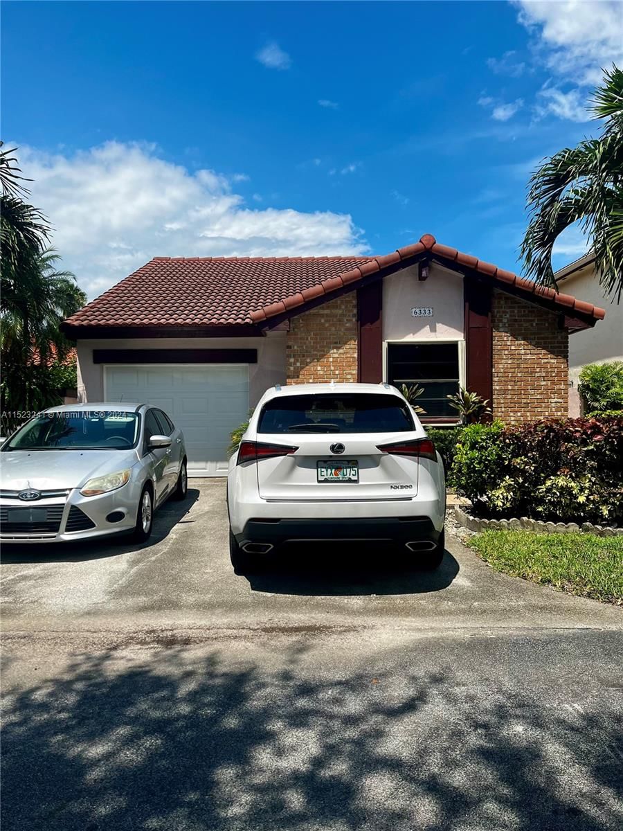 Real estate property located at 6333 174th Ter, Miami-Dade County, THE MOORS CLUSTER HOMES, Hialeah, FL