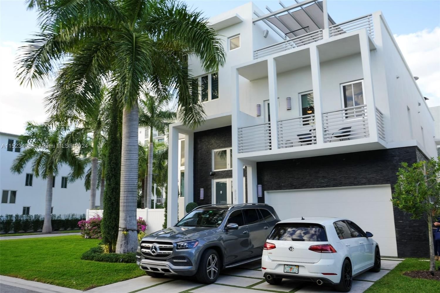 Real estate property located at 8337 34th Dr, Miami-Dade County, OASIS PARK SQUARE AT DORA, Doral, FL