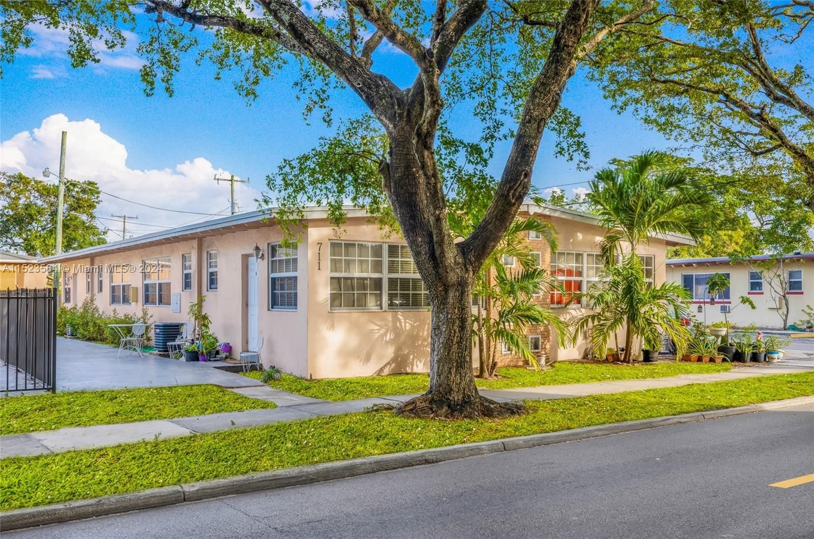 Real estate property located at 711 20th Ave, Broward County, HOLLYWOOD, Hollywood, FL