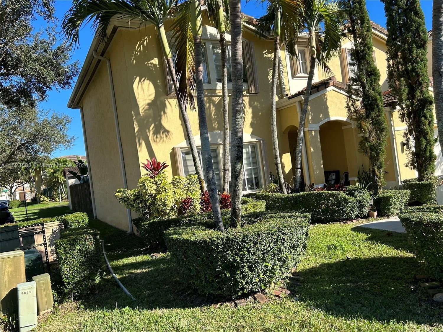 Real estate property located at 9625 163rd Pl #9625, Miami-Dade County, FOREST LAKES VILLAS, Miami, FL
