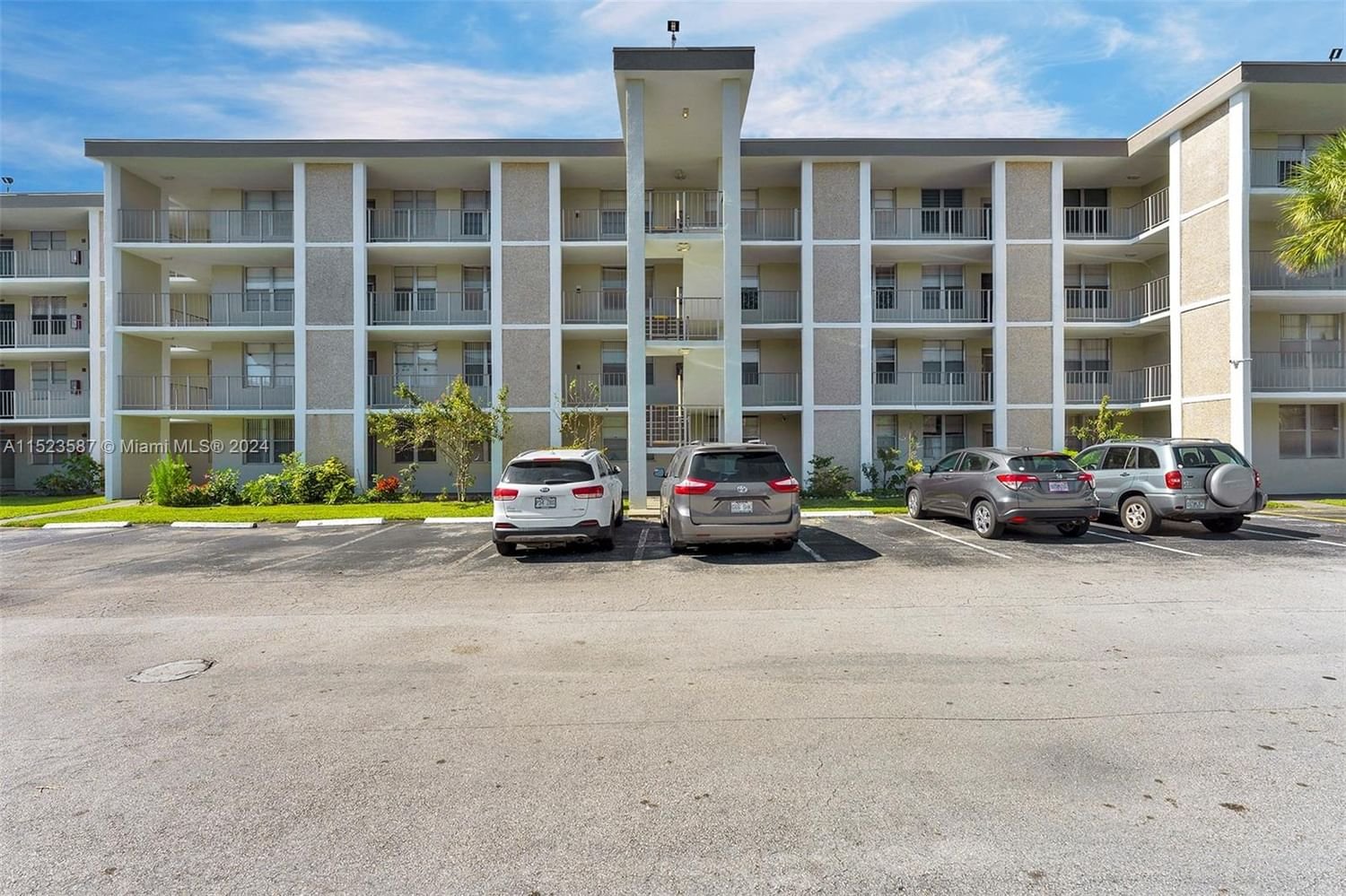 Real estate property located at 2999 48th Ave #153, Broward County, CYPRESS CHASE CONDO NO 2, Lauderdale Lakes, FL